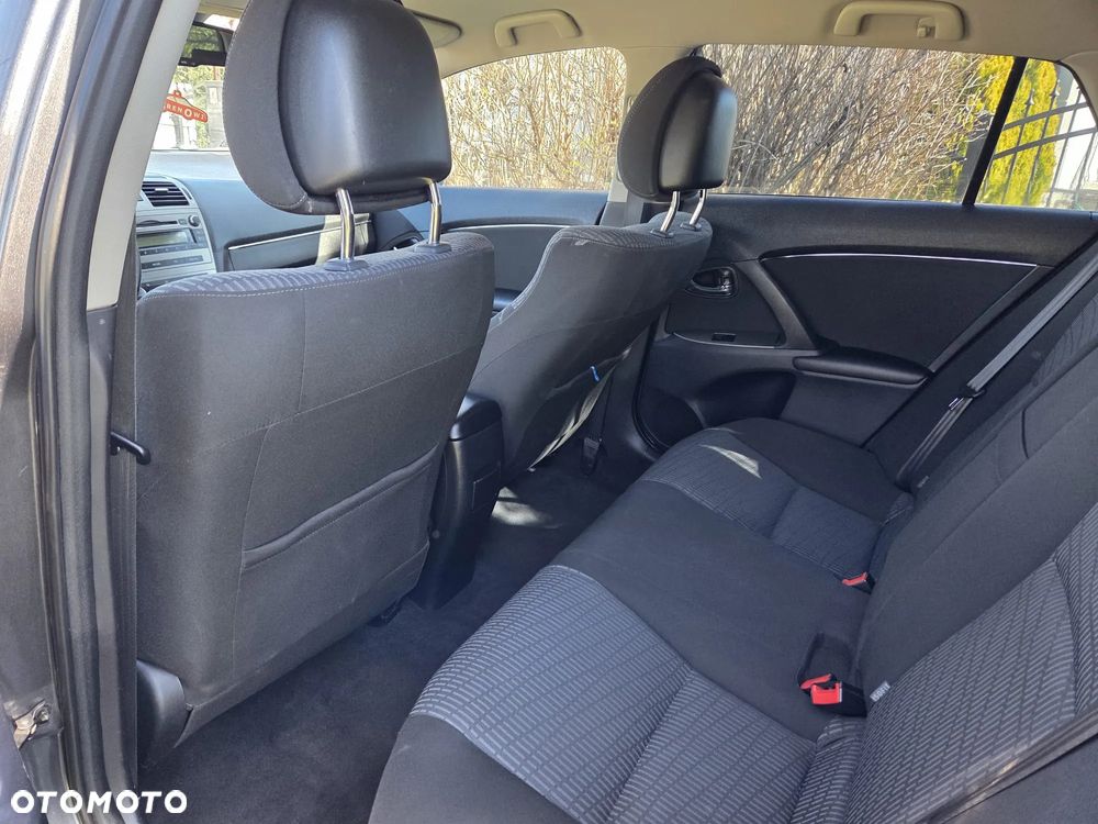 Toyota Avensis 1.8 Luna EU5 - 2