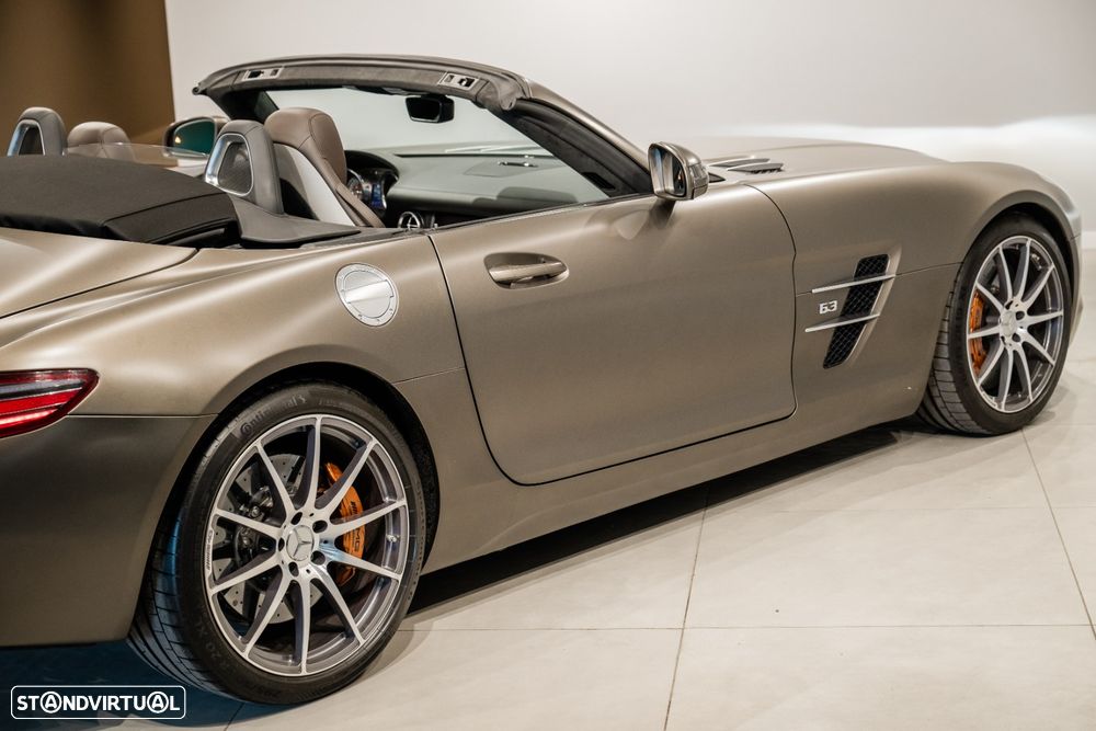 Mercedes-Benz SLS 63 AMG Roadster - 7