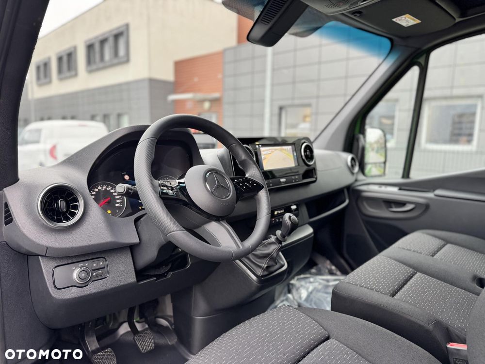 Mercedes-Benz Sprinter - 10