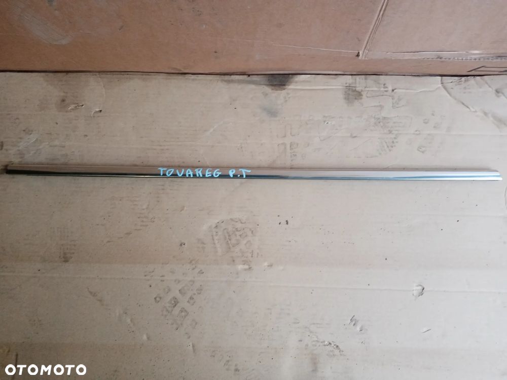 Listwa zgarniająca drzwi prawy tył VW Touareg - 1