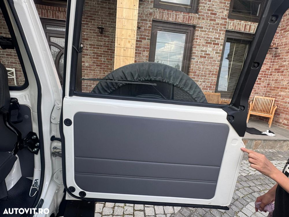 Toyota LANDCRUISER - 2