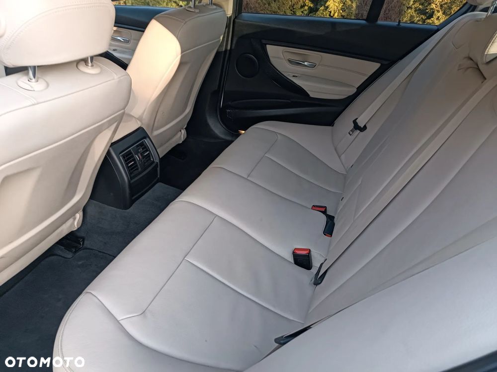 BMW Seria 3 320i xDrive - 8