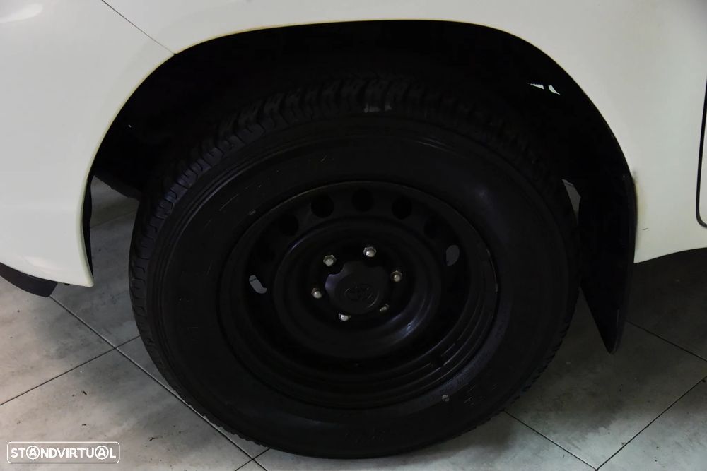 Toyota Hilux 2.4 D-4D 2WD CD CM - 8