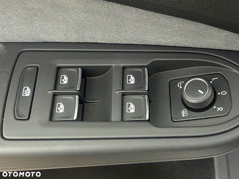 Volkswagen Golf 1.5 eTSI mHEV R-Line DSG - 27