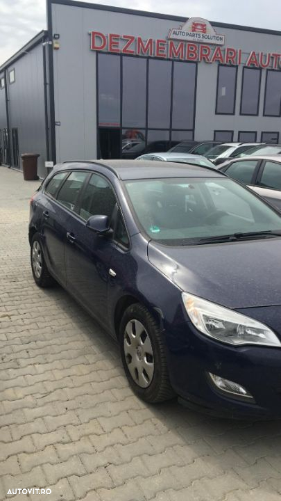 Dezmembram Opel Astra J, 1.3 CDTI,5 trepte an fabr 2010 - 3