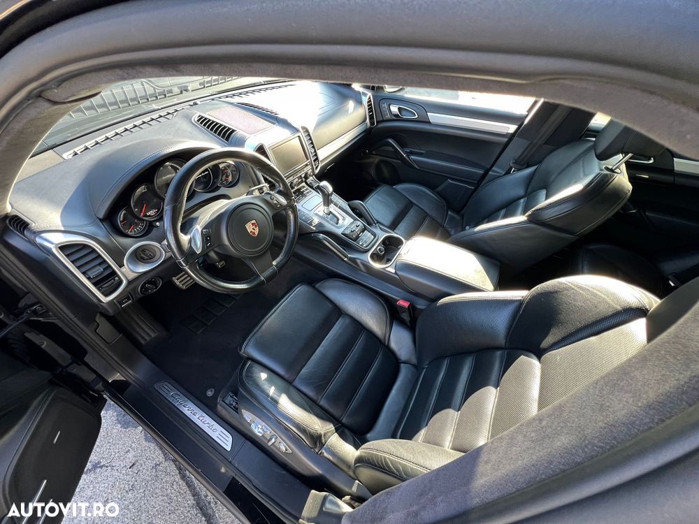 Porsche Cayenne Turbo V8 4.8L Aut. - 16