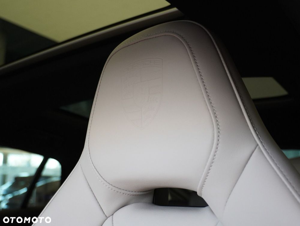 Porsche Panamera 4 E-Hybrid PHEV - 25