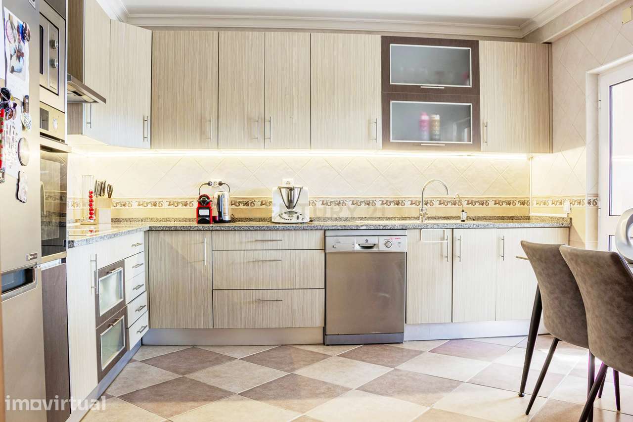 Moradia V3 Tunes com Garagem, Logradouro , Funcional com Luz Natural e - Grande imagem: 5/25