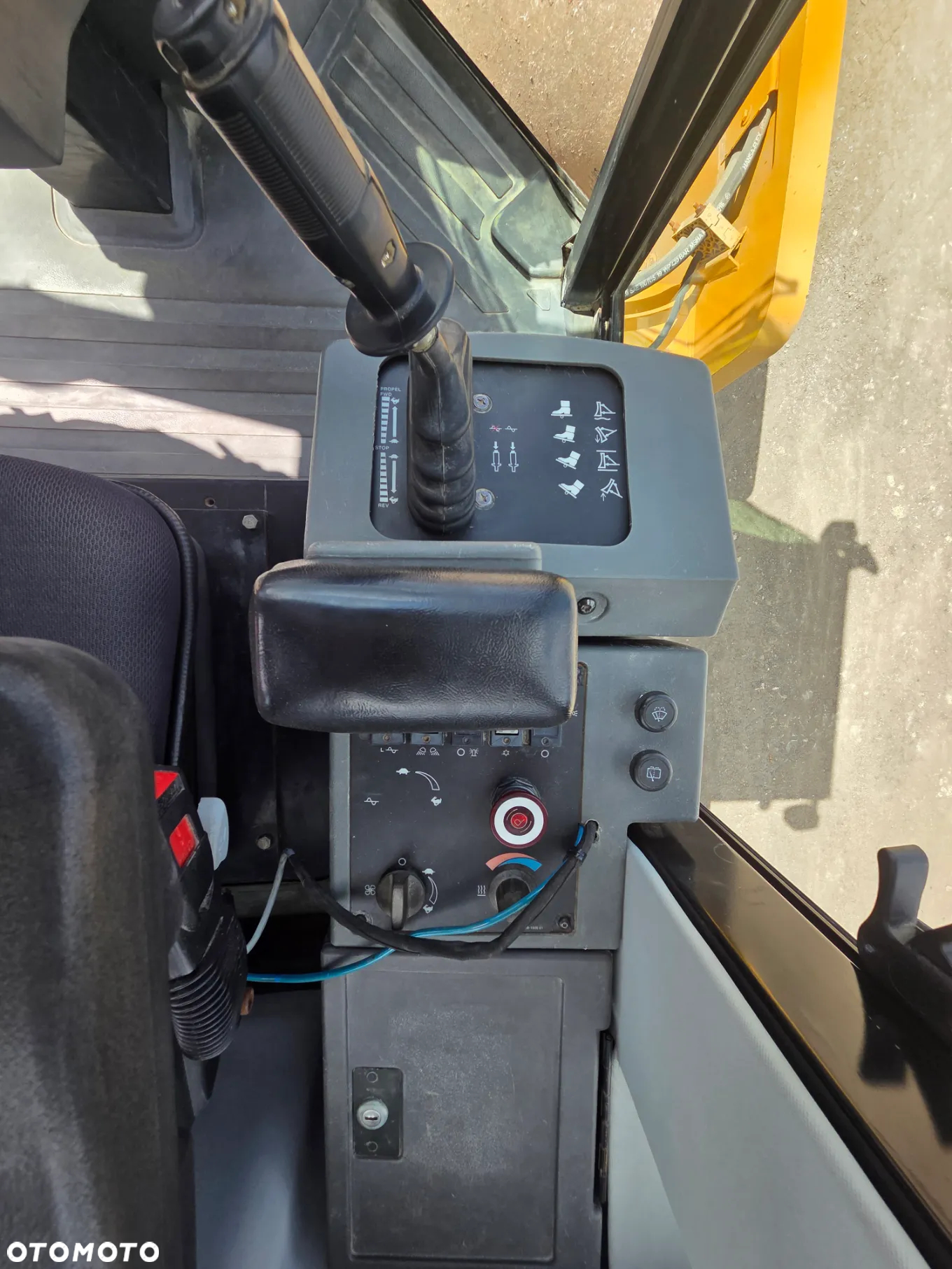Caterpillar CAT 663 E - 16