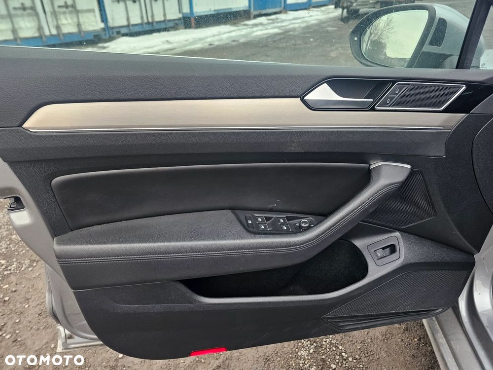 Volkswagen Passat 2.0 TDI SCR DSG Highline - 28