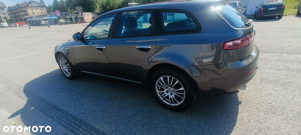 Alfa Romeo 159 1.9 JTDM 8V DPF Distinctive - 10