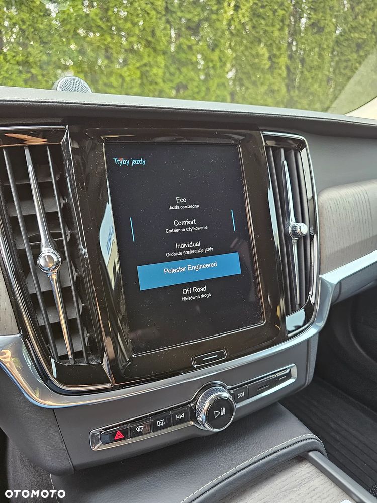 Volvo V90 Cross Country - 13