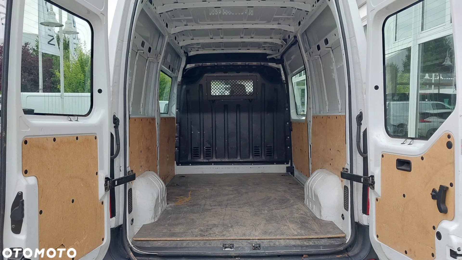 Nissan nv 400 - 12