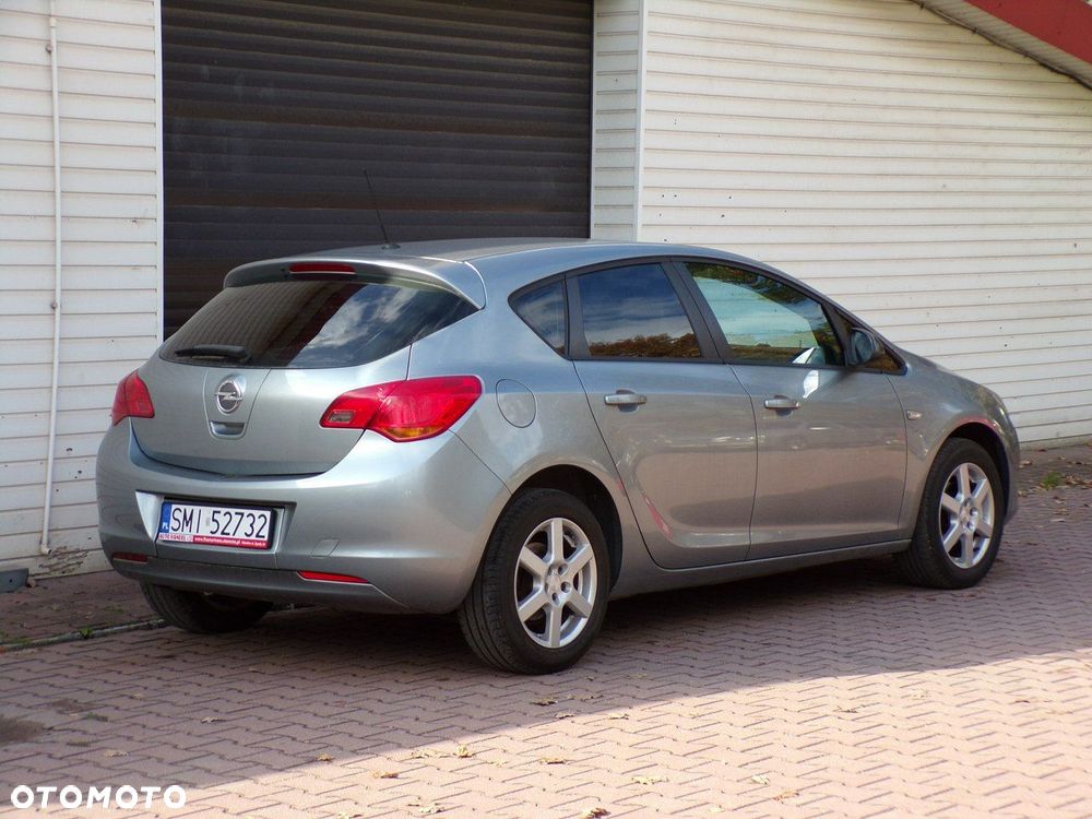 Opel Astra - 11