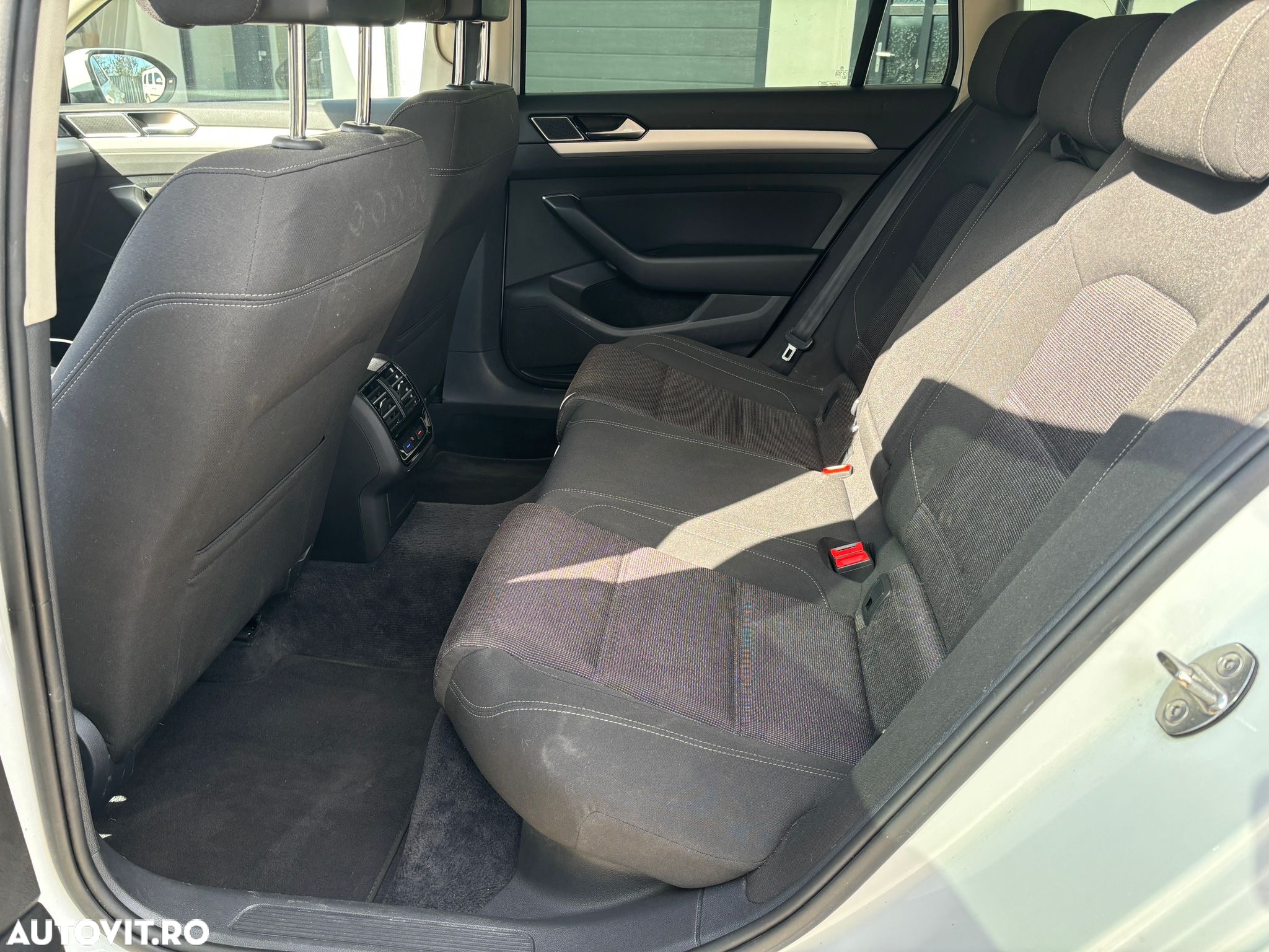 Volkswagen Passat Variant 2.0 TDI DSG Comfortline - 9