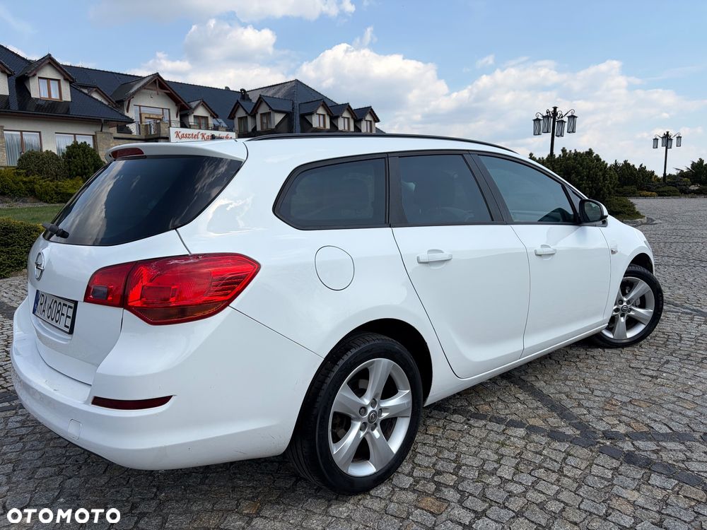 Opel Astra 1.6 Essentia - 10