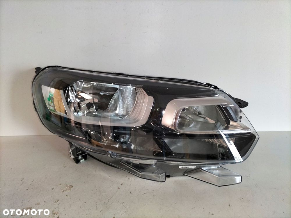 lampa przednia reflektor prawa citroen jumpy iii 16- zafira d 19- vivaro c - 1