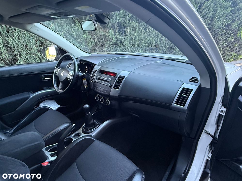 Mitsubishi Outlander 2.0 2WD Inform - 30