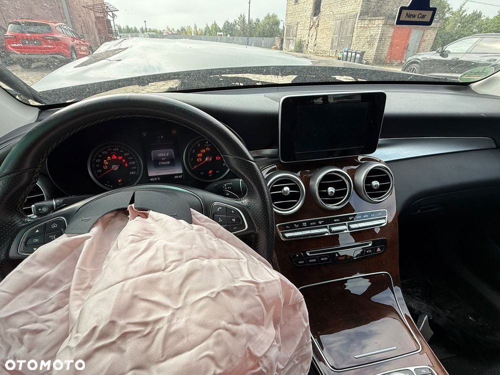 Mercedes-Benz GLC 250 4Matic 9G-TRONIC AMG Line - 20