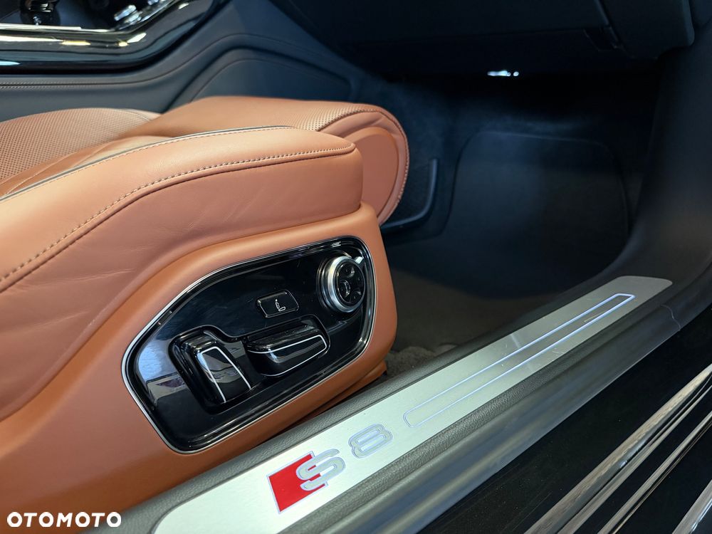 Audi S8 - 11