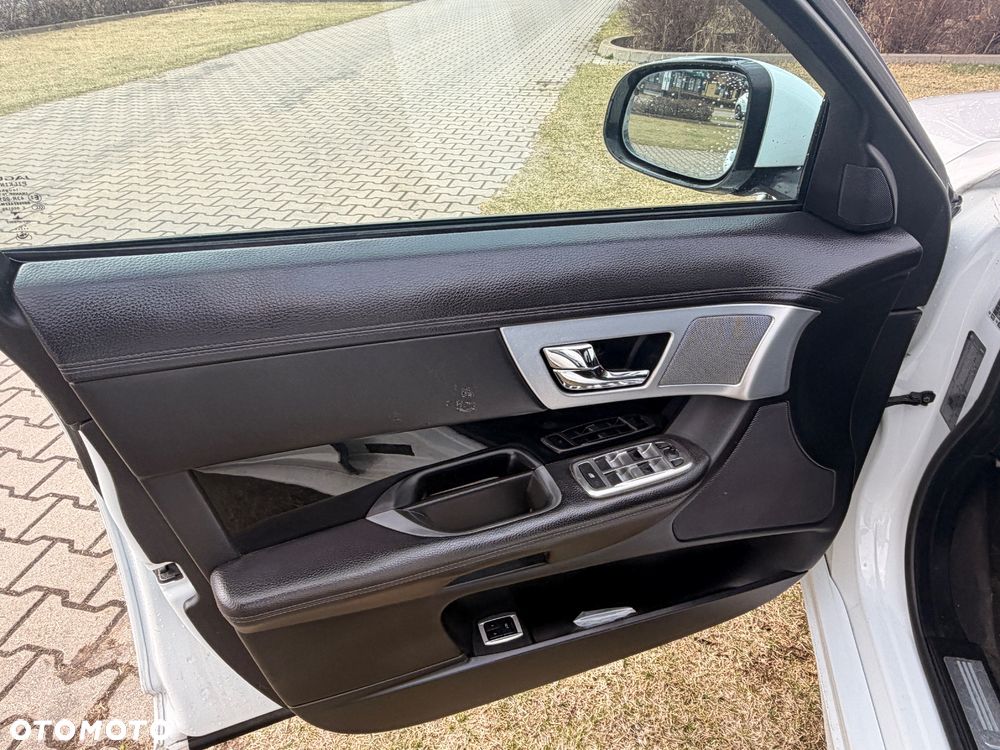 Jaguar XF 2.2 D Premium Luxury - 15