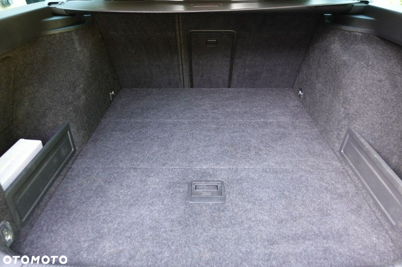 Volkswagen Passat - 19