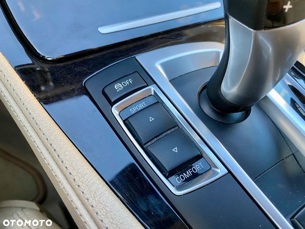 BMW Seria 5 528i Luxury Line - 15