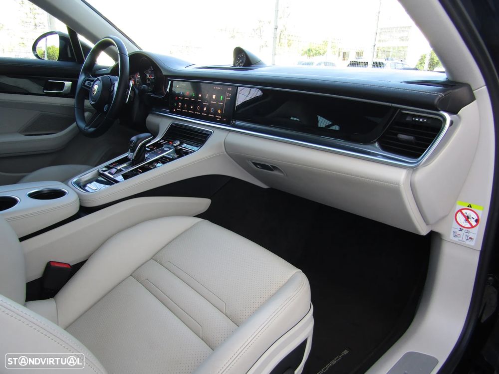 Porsche Panamera Sport Turismo 4 E-Hybrid - 25