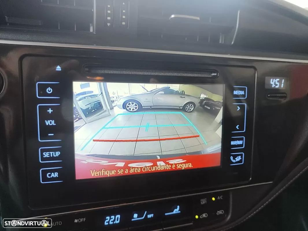 Toyota Auris Touring Sports 1.8 HSD Comfort+P.Sport - 29