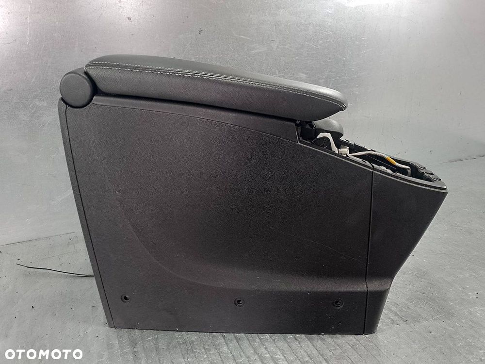 PODŁOKIETNIK RENAULT SCENIC III ( 09-16 ) 8-127-320 - 6