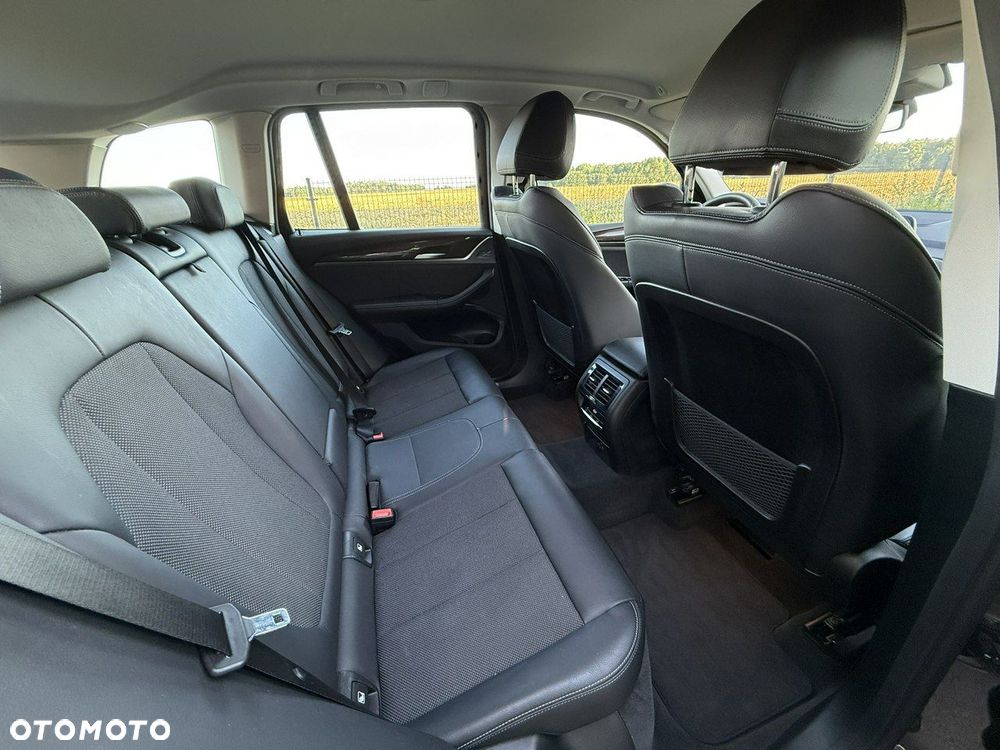BMW X3 xDrive20i Advantage - 31