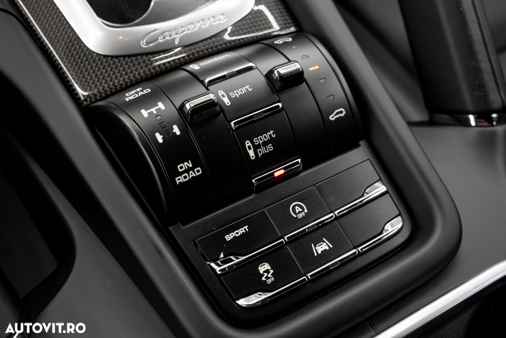 Porsche Cayenne S Diesel Platinum Edition - 35