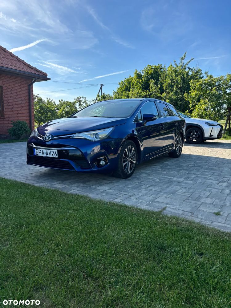 Toyota Avensis 1.8 Premium - 14