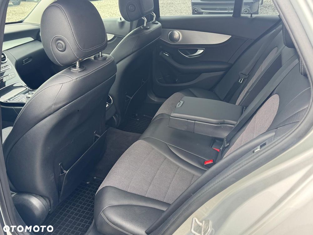 Mercedes-Benz Klasa C 220 (BlueTEC) d 7G-TRONIC AMG Line - 16