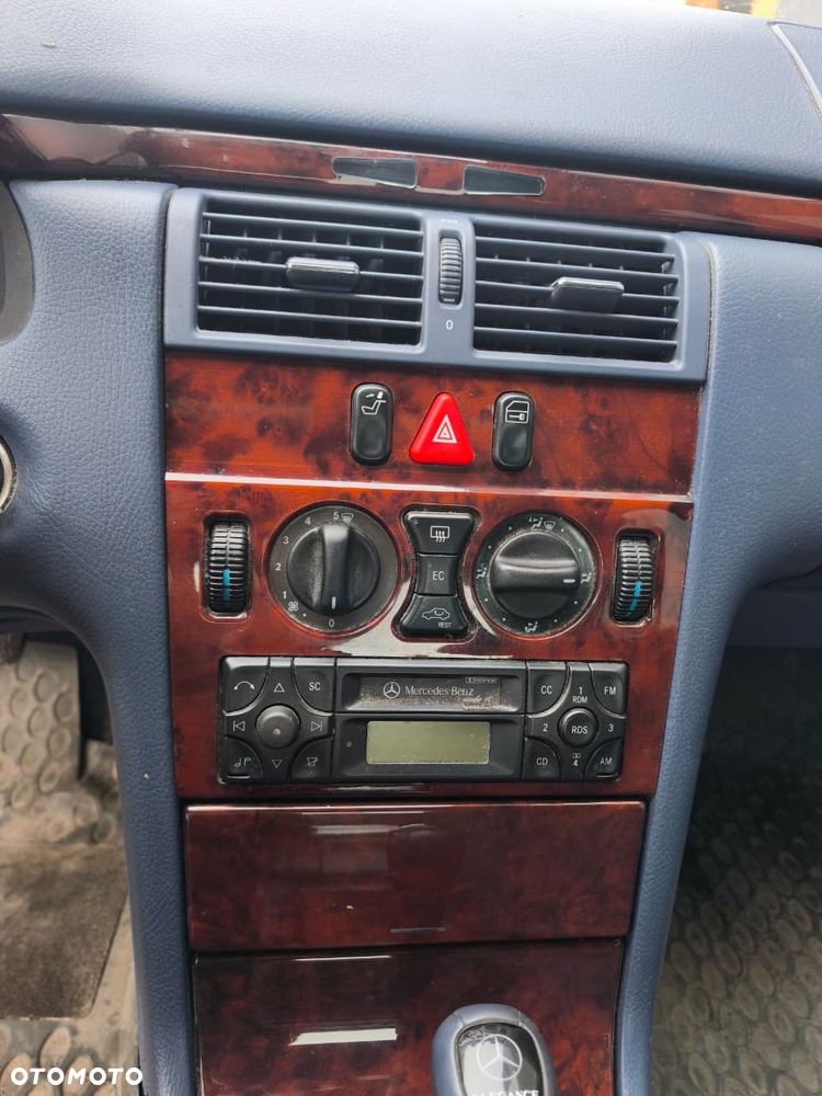 Mercedes-Benz Klasa E - 22