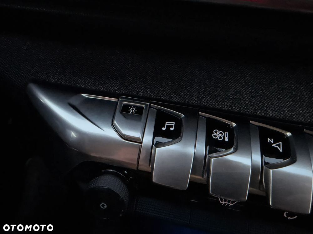 Peugeot 3008 1.2 PureTech Allure S&S EAT6 - 39