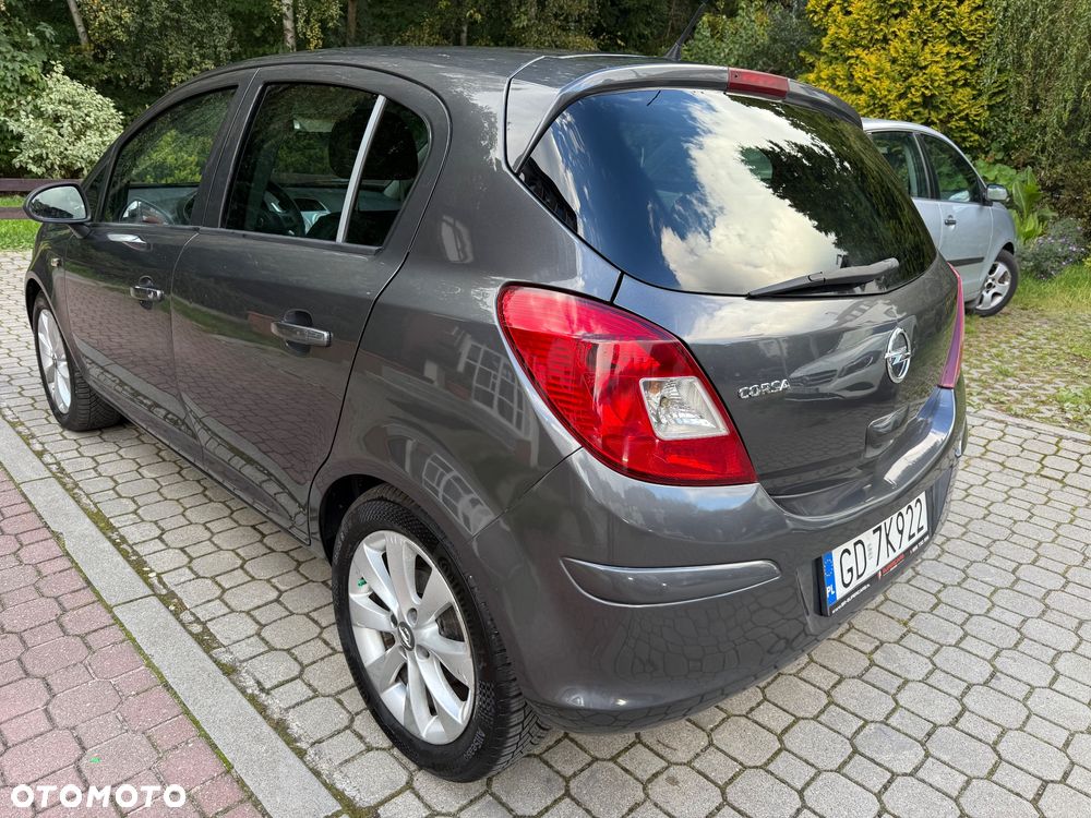 Opel Corsa 1.2 16V Cosmo - 4
