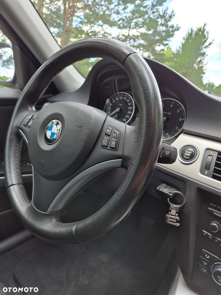 BMW Seria 3 320i - 15