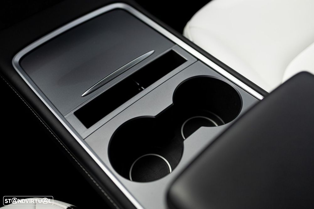 Tesla Model Y Long Range Dual Motor AWD - 37