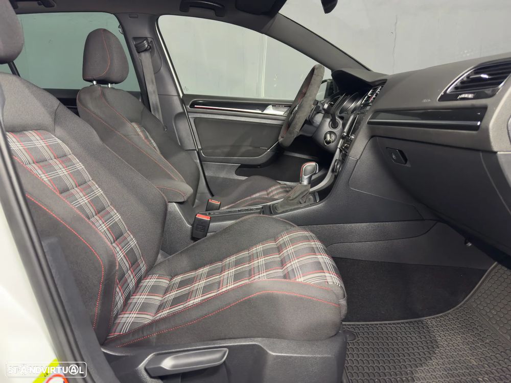 VW Golf GTI BlueMotion DSG - 11