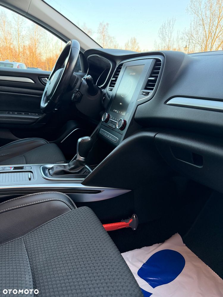 Renault Megane ENERGY TCe 140 EDC BOSE EDITION - 31