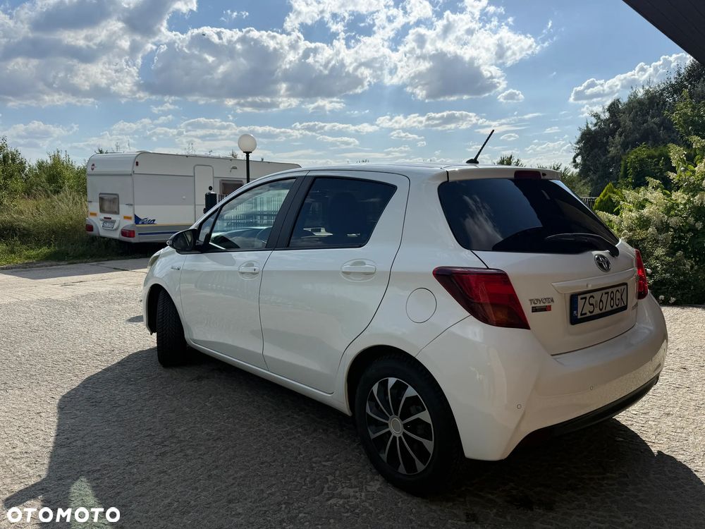 Toyota Yaris Hybrid 100 Premium - 2