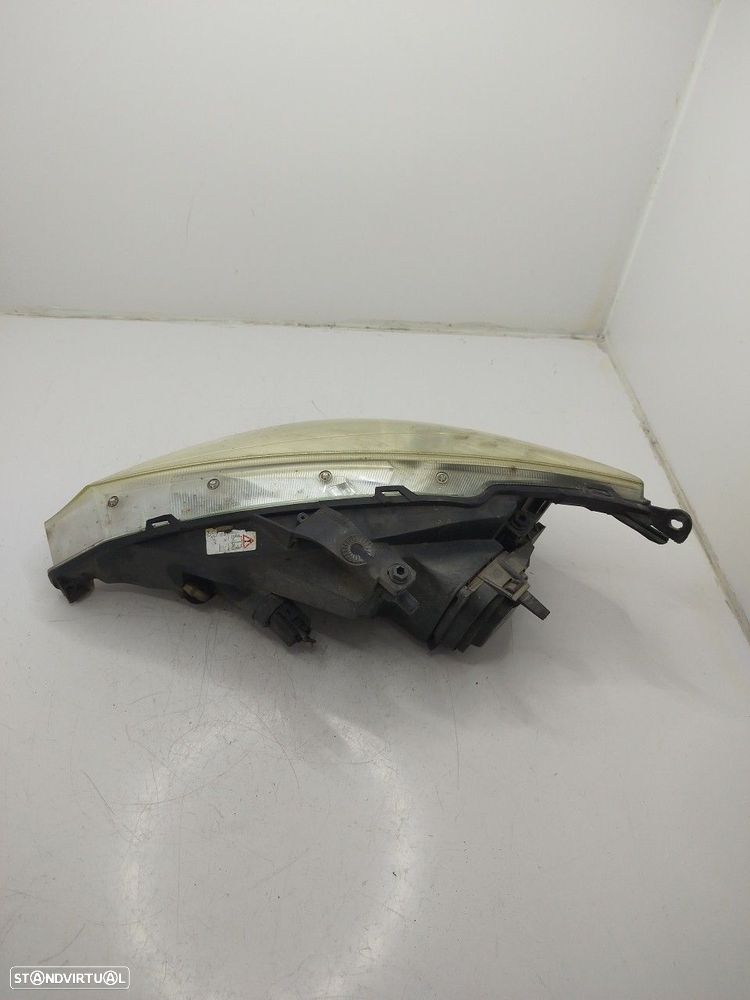 Farol/ Otica Dianteiro Dto Ford Focus I Carrinha (Dnw) - 2