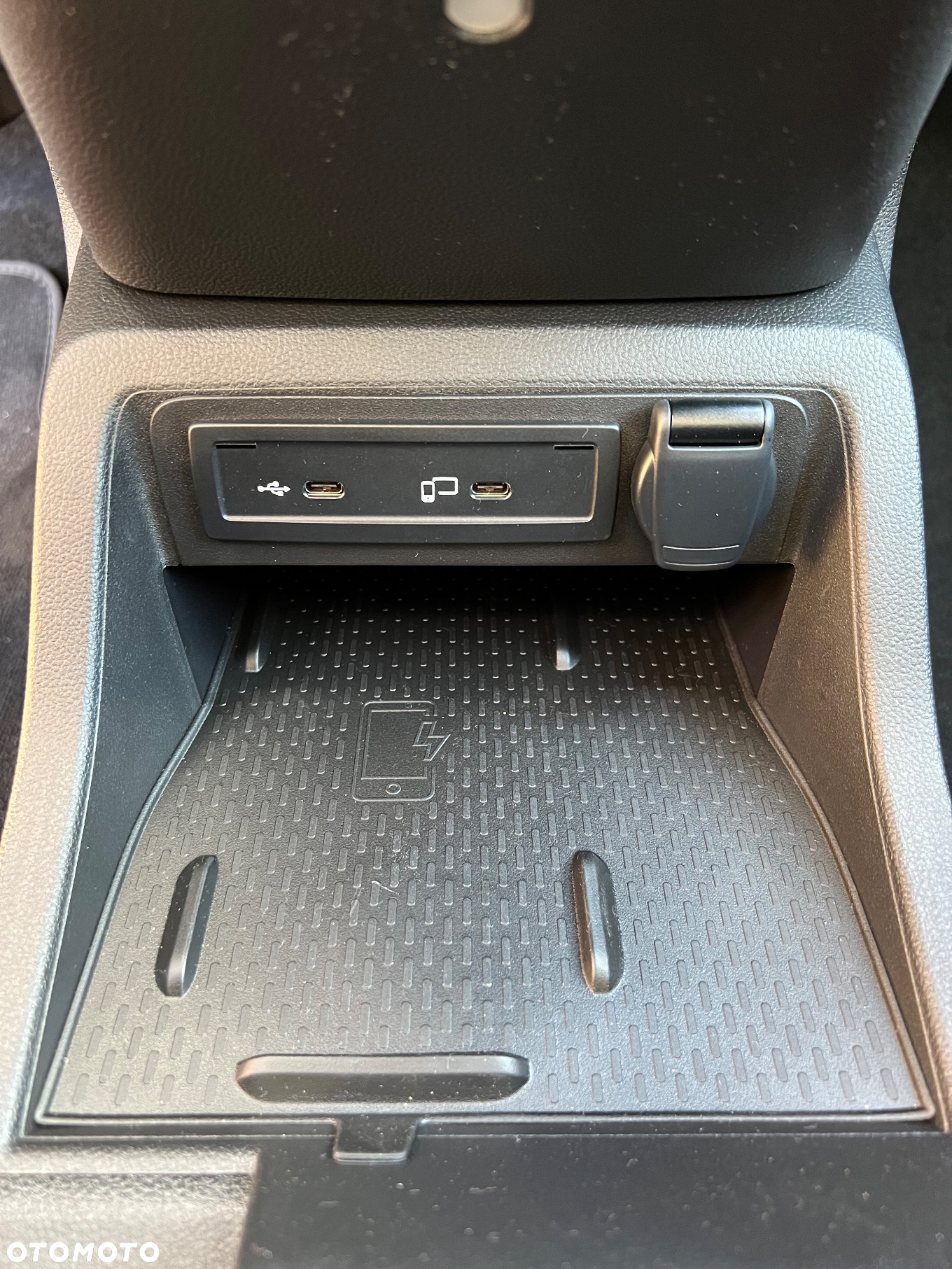 Mercedes-Benz EQT - 21
