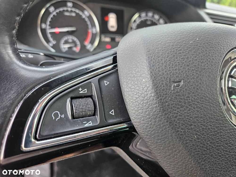 Skoda Superb 2.0 TDI DSG Sportline - 25
