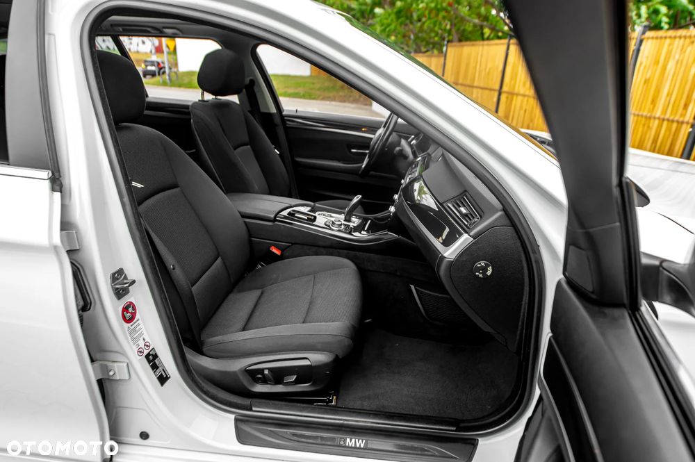 BMW Seria 5 525d Luxury Line - 27