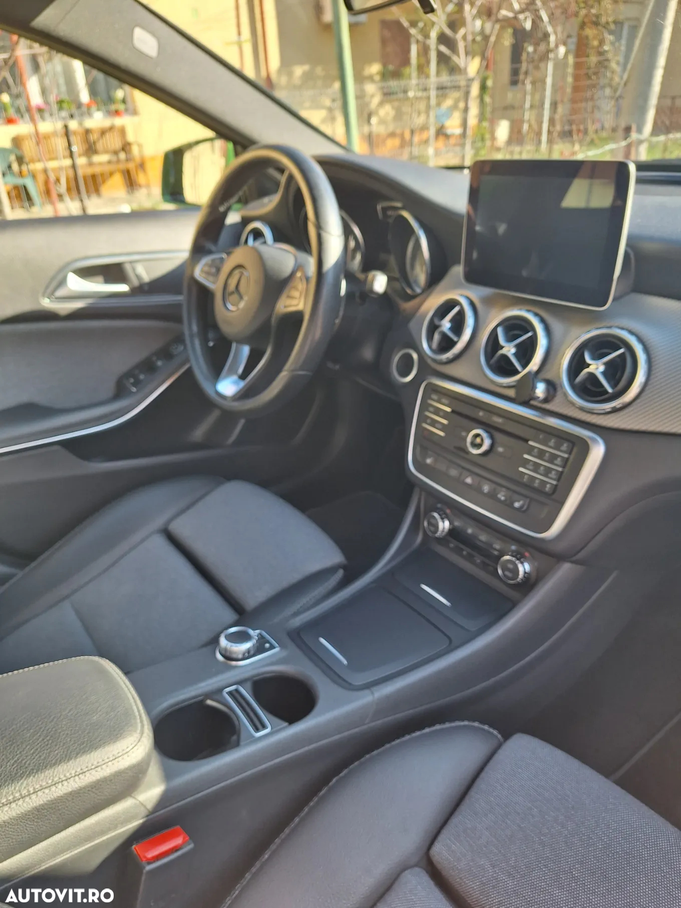 Mercedes-Benz GLA - 10