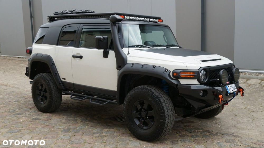 Toyota FJ - 2