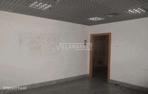 Loja da banca com 330m² situada em Rossio a Sul do Tejo junto a Estrad - Grande imagem: 5/9