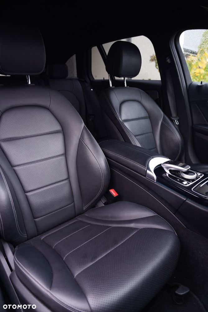 Mercedes-Benz Klasa C 200 4-Matic 9G-TRONIC - 11